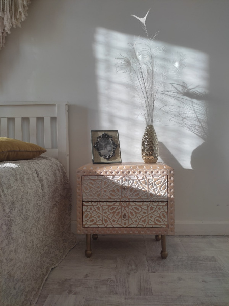 купить дизайнерскую прикроватную тумбу из массива MH_106