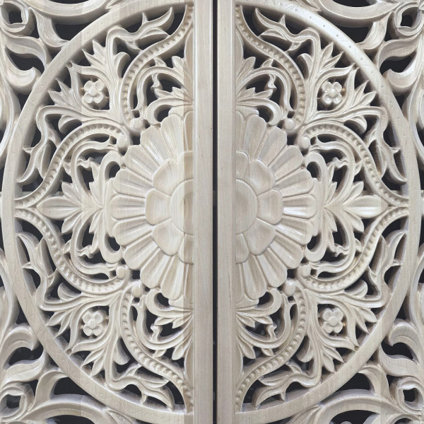 купить дизайнерскую тумбу из массива MH_135-24 в Москве и Санкт-Петербурге