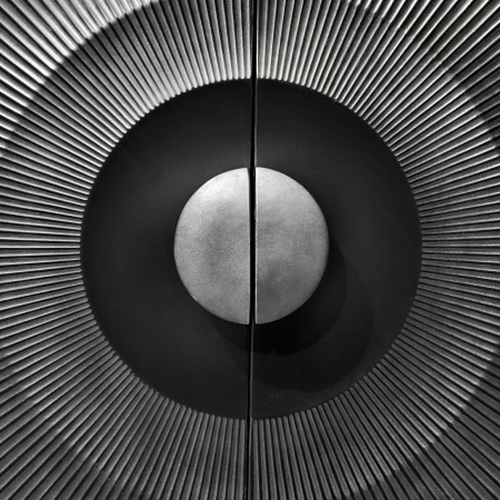 купить дизайнерскую тумбу из массива MH_194-16 в Москве и Санкт-Петербурге