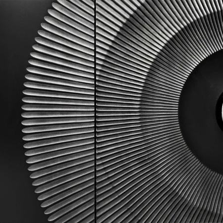 купить дизайнерскую тумбу из массива MH_194-16 в Москве и Санкт-Петербурге