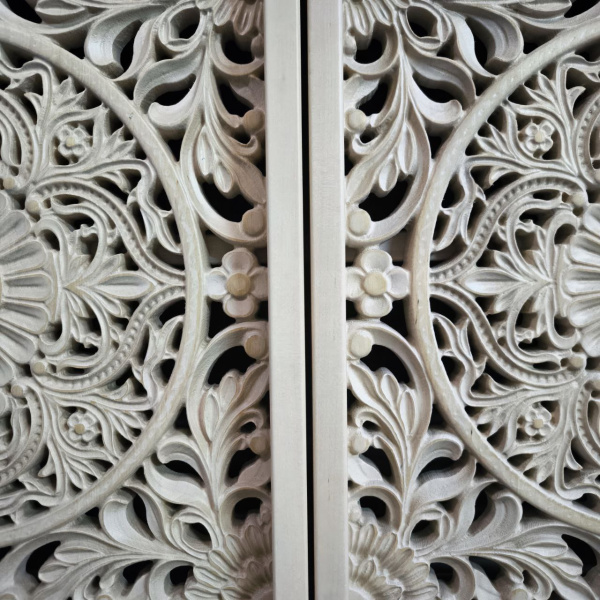 купить дизайнерскую тумбу из массива MH_135-28 в Москве и Санкт-Петербурге