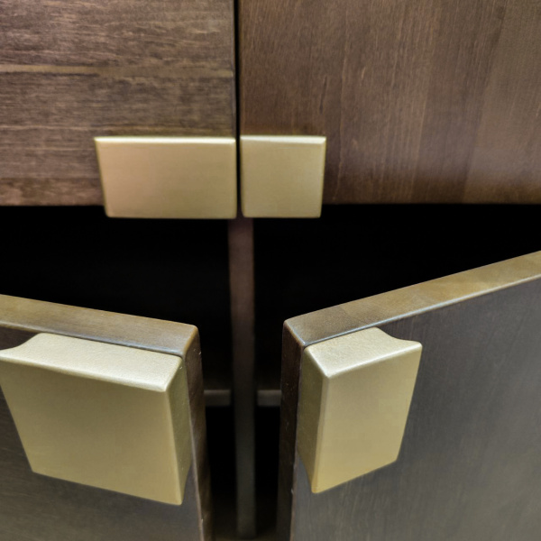 купить дизайнерскую тумбу из массива MH_117 в Москве и Санкт-Петербурге