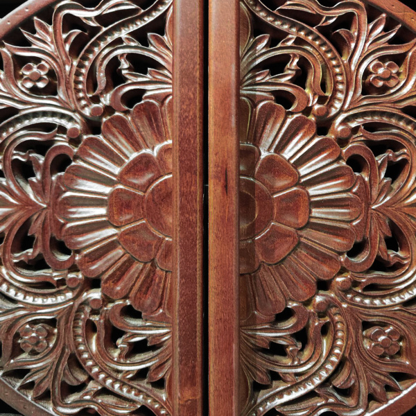 купить дизайнерскую тумбу из массива MH_135-8 в Москве и Санкт-Петербурге