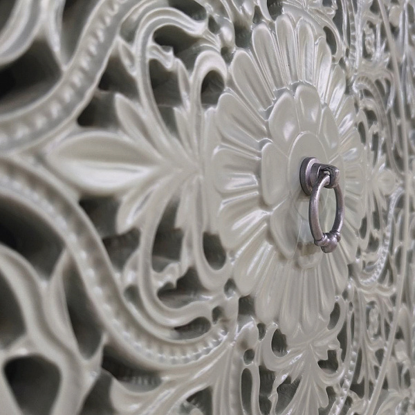 купить дизайнерскую тумбу из массива MH_135-1 в Москве и Санкт-Петербурге